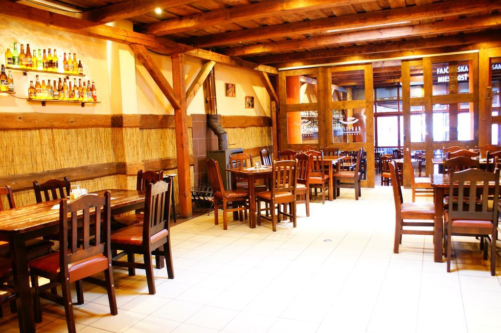 Grillbar Penzion & Restaurant Spisska Nova Ves Exterior photo