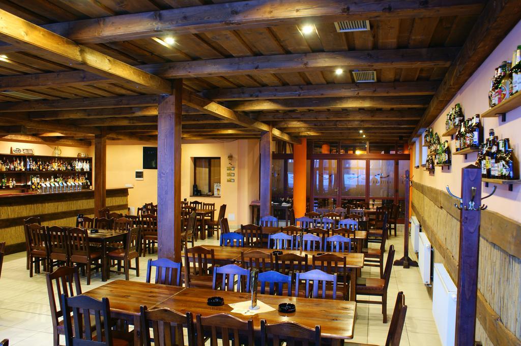 Grillbar Penzion & Restaurant Spisska Nova Ves Exterior photo